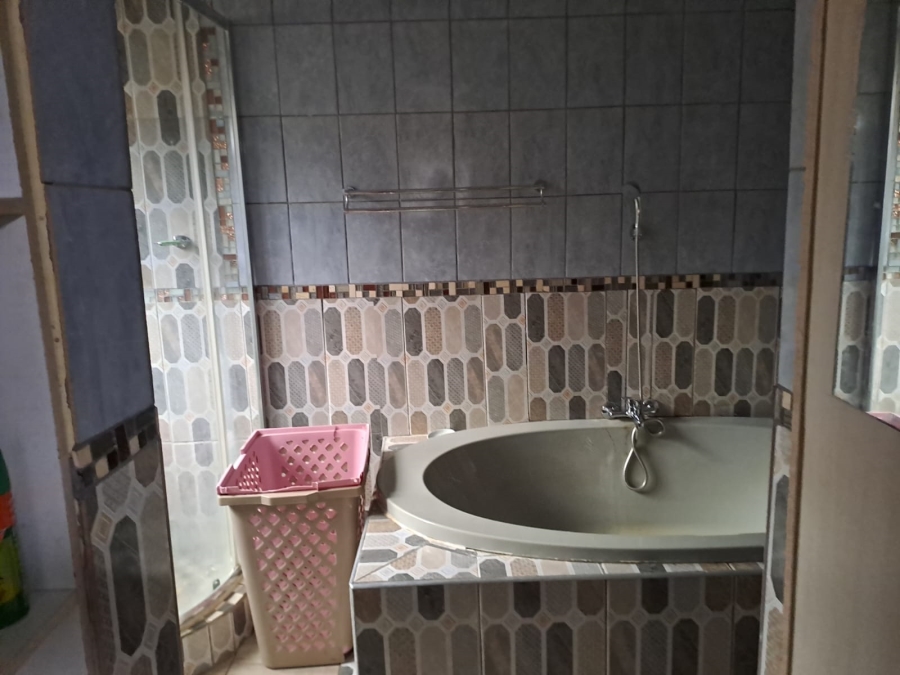 To Let 3 Bedroom Property for Rent in Geelhoutpark North West